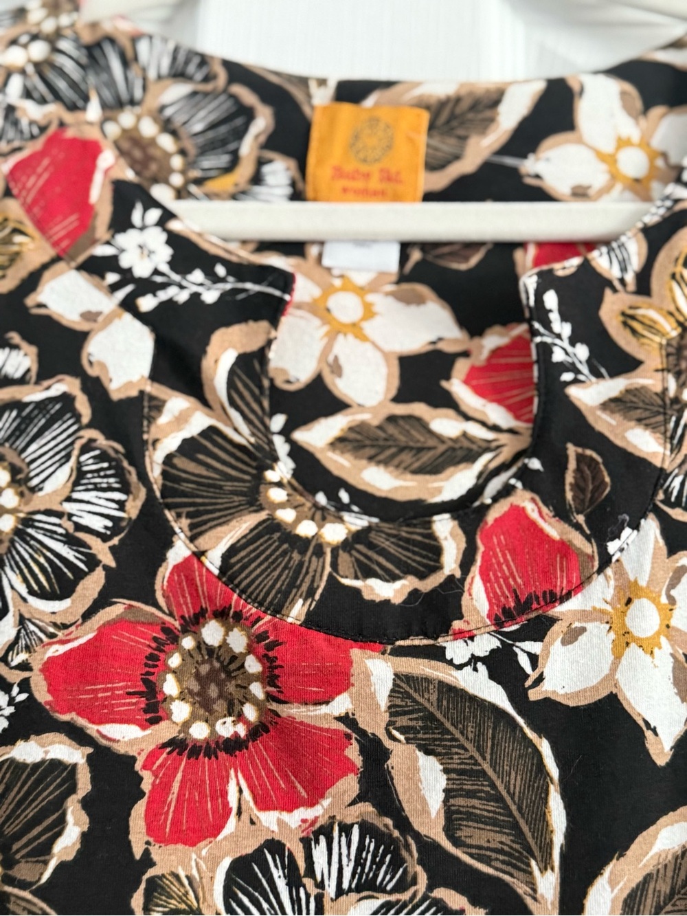Ruby Rd. Black Floral Knit Top with Red & Gold Blooms NWT 2X - Picture 6 of 8